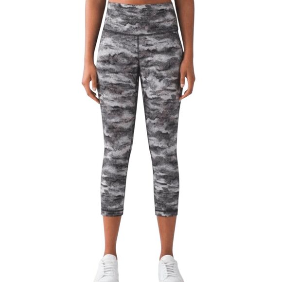 LULULEMON ATHLETICA Wunder Under Crop Hi-Rise 21" Size 6 - Picture 2 of 5